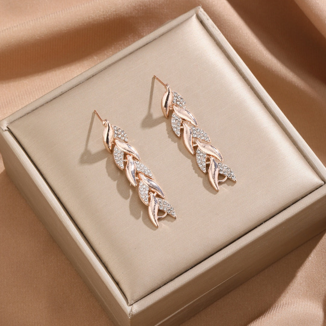 Elegantes Fischschwanz-Ohrringe mit Strass